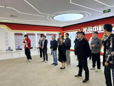 格拉斯哥學(xué)院&ldquo;愛國(guó)&middot;奮進(jìn)&middot;感恩&rdquo;勵(lì)志主題月系列活動(dòng)之 &ldquo;發(fā)奮&lsquo;芯&rsquo;青年,探索&lsquo;芯&rsquo;奧秘&rdquo;企業(yè)參訪活動(dòng)